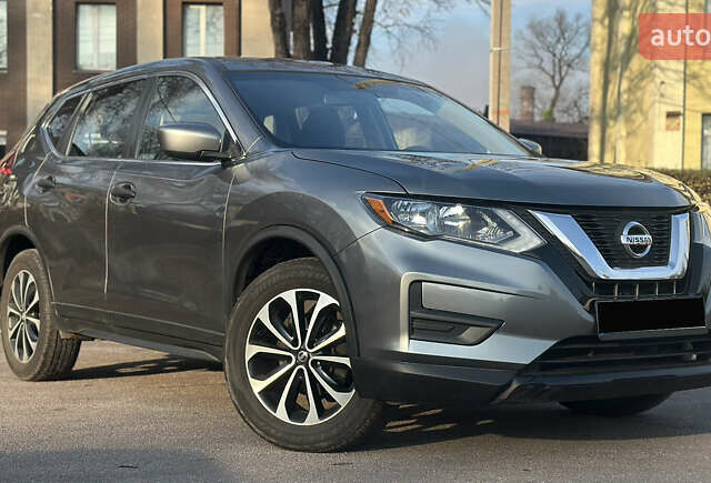 Серый Ниссан Rogue, объемом двигателя 2.49 л и пробегом 206 тыс. км за 12999 $, фото 4 на Automoto.ua
