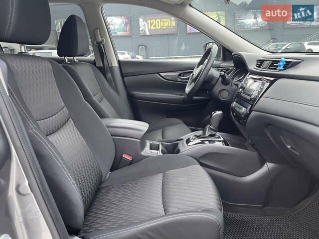 Серый Ниссан Rogue, объемом двигателя 2.49 л и пробегом 117 тыс. км за 15990 $, фото 9 на Automoto.ua