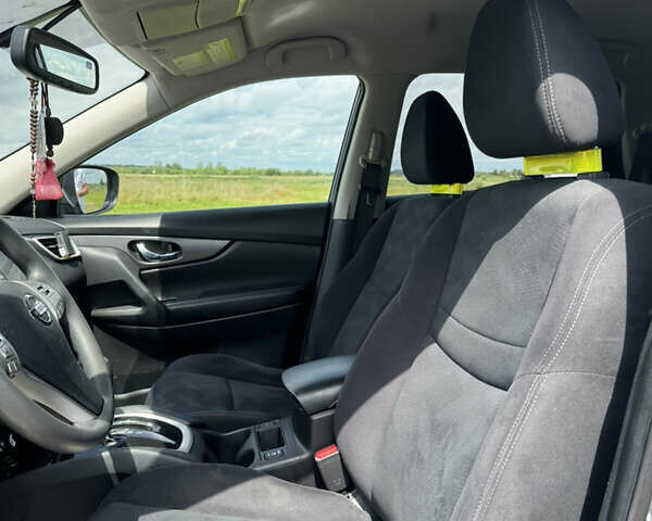 Серый Ниссан Rogue, объемом двигателя 2.49 л и пробегом 122 тыс. км за 14000 $, фото 15 на Automoto.ua