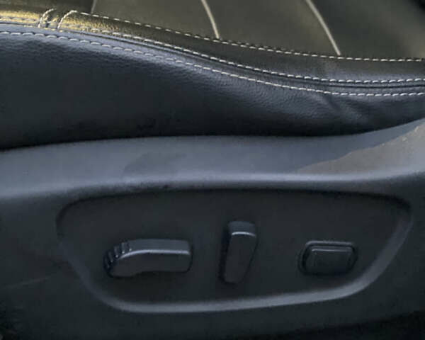 Серый Ниссан Rogue, объемом двигателя 2.5 л и пробегом 165 тыс. км за 13500 $, фото 23 на Automoto.ua