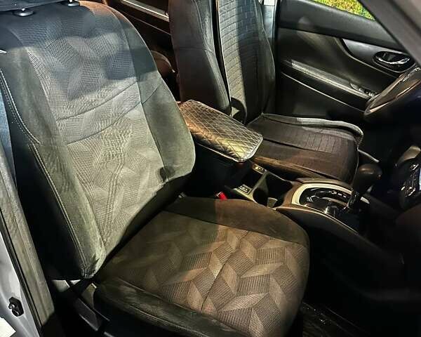 Серый Ниссан Rogue, объемом двигателя 2.49 л и пробегом 162 тыс. км за 13200 $, фото 12 на Automoto.ua