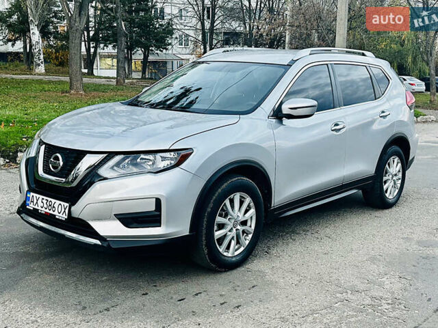 Серый Ниссан Rogue, объемом двигателя 2.49 л и пробегом 190 тыс. км за 12200 $, фото 6 на Automoto.ua