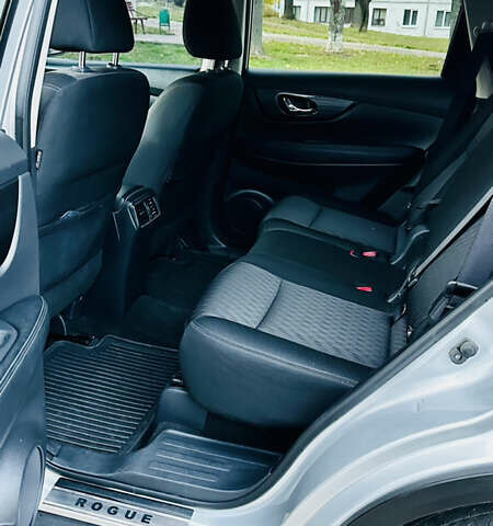 Серый Ниссан Rogue, объемом двигателя 2.49 л и пробегом 190 тыс. км за 12200 $, фото 5 на Automoto.ua
