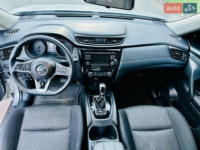 Серый Ниссан Rogue, объемом двигателя 2.49 л и пробегом 190 тыс. км за 12200 $, фото 3 на Automoto.ua