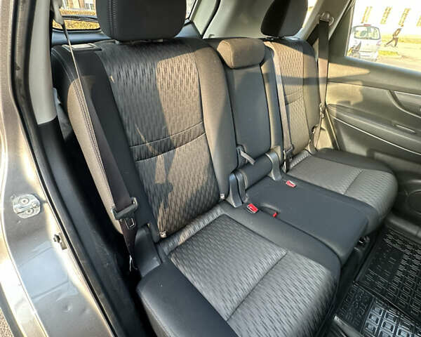 Серый Ниссан Rogue, объемом двигателя 2.49 л и пробегом 206 тыс. км за 12999 $, фото 25 на Automoto.ua