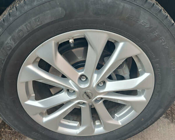 Серый Ниссан Rogue, объемом двигателя 2.5 л и пробегом 137 тыс. км за 11550 $, фото 20 на Automoto.ua