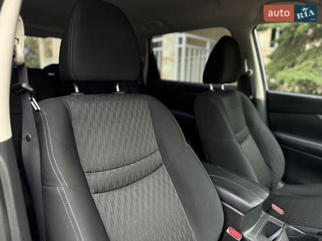 Серый Ниссан Rogue, объемом двигателя 2.5 л и пробегом 162 тыс. км за 12900 $, фото 25 на Automoto.ua