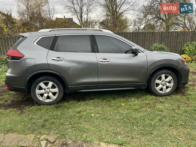 Серый Ниссан Rogue, объемом двигателя 2.49 л и пробегом 170 тыс. км за 16000 $, фото 4 на Automoto.ua