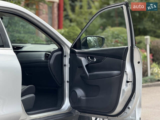 Серый Ниссан Rogue, объемом двигателя 2.5 л и пробегом 162 тыс. км за 12900 $, фото 23 на Automoto.ua