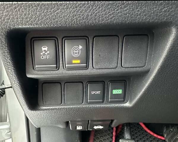 Серый Ниссан Rogue, объемом двигателя 2.49 л и пробегом 162 тыс. км за 11700 $, фото 22 на Automoto.ua