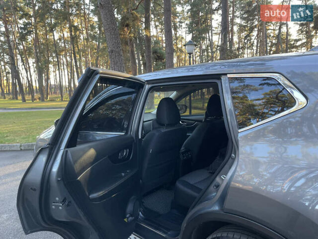 Серый Ниссан Rogue, объемом двигателя 2.5 л и пробегом 112 тыс. км за 13400 $, фото 10 на Automoto.ua