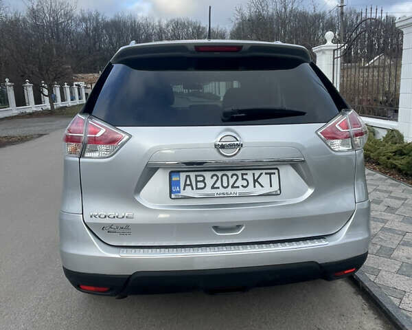 Сірий Ніссан Rogue, об'ємом двигуна 2.49 л та пробігом 148 тис. км за 13800 $, фото 5 на Automoto.ua