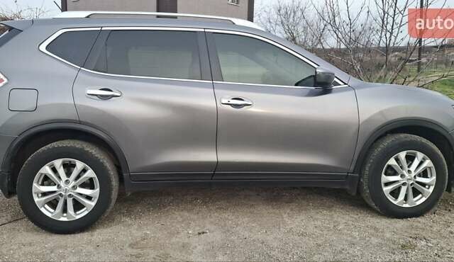 Серый Ниссан Rogue, объемом двигателя 2.5 л и пробегом 112 тыс. км за 12500 $, фото 1 на Automoto.ua