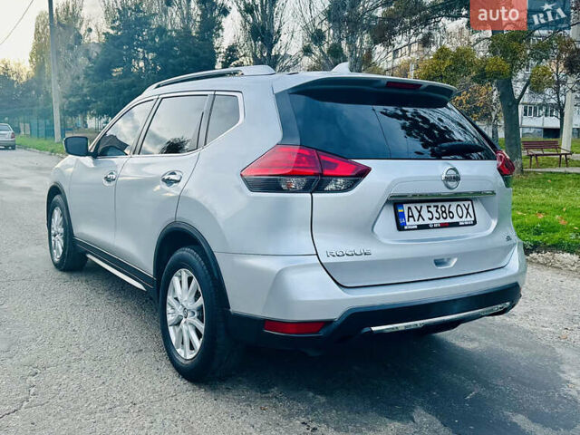 Серый Ниссан Rogue, объемом двигателя 2.49 л и пробегом 190 тыс. км за 12200 $, фото 9 на Automoto.ua