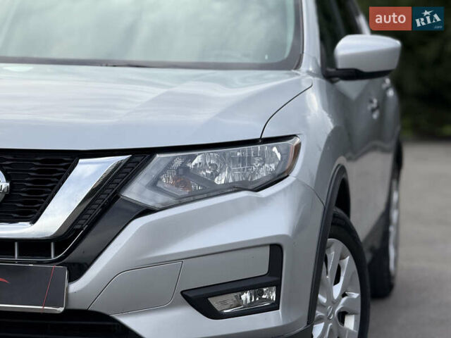 Серый Ниссан Rogue, объемом двигателя 2.5 л и пробегом 162 тыс. км за 12900 $, фото 6 на Automoto.ua