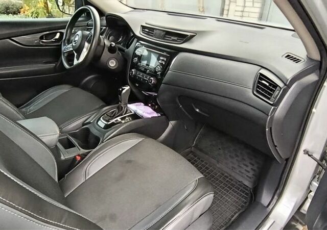 Сірий Ніссан Rogue, об'ємом двигуна 2.5 л та пробігом 130 тис. км за 16000 $, фото 4 на Automoto.ua