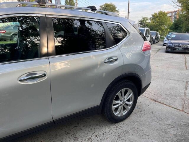 Серый Ниссан Rogue, объемом двигателя 2.5 л и пробегом 112 тыс. км за 12700 $, фото 2 на Automoto.ua