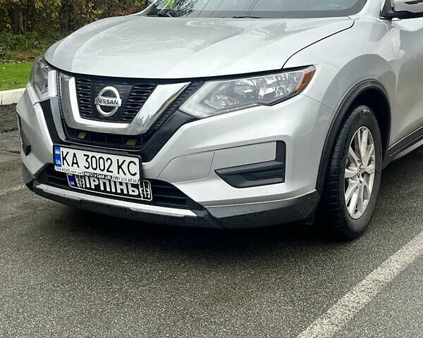 Серый Ниссан Rogue, объемом двигателя 2.5 л и пробегом 215 тыс. км за 15000 $, фото 7 на Automoto.ua