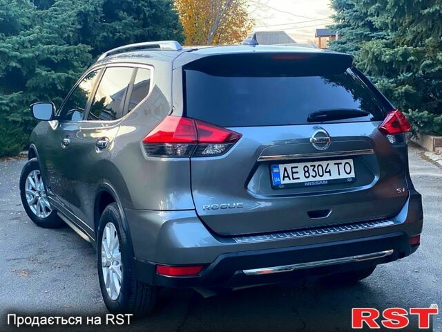 Серый Ниссан Rogue, объемом двигателя 2.5 л и пробегом 165 тыс. км за 13500 $, фото 6 на Automoto.ua