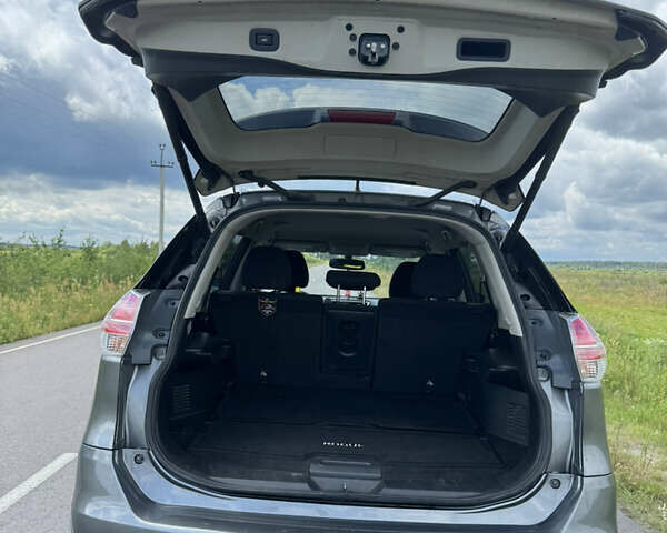 Серый Ниссан Rogue, объемом двигателя 2.49 л и пробегом 122 тыс. км за 14000 $, фото 8 на Automoto.ua