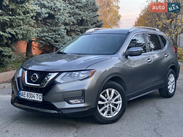 Серый Ниссан Rogue, объемом двигателя 2.5 л и пробегом 165 тыс. км за 13500 $, фото 2 на Automoto.ua