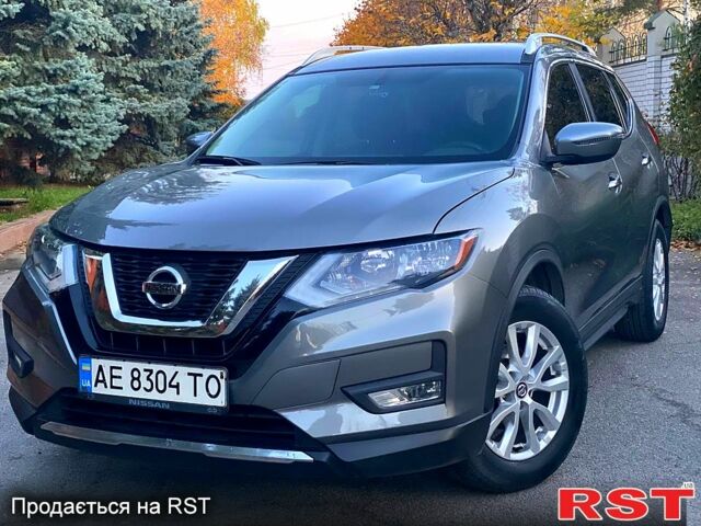 Серый Ниссан Rogue, объемом двигателя 2.5 л и пробегом 165 тыс. км за 13500 $, фото 2 на Automoto.ua