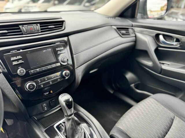 Серый Ниссан Rogue, объемом двигателя 2.5 л и пробегом 161 тыс. км за 13200 $, фото 13 на Automoto.ua