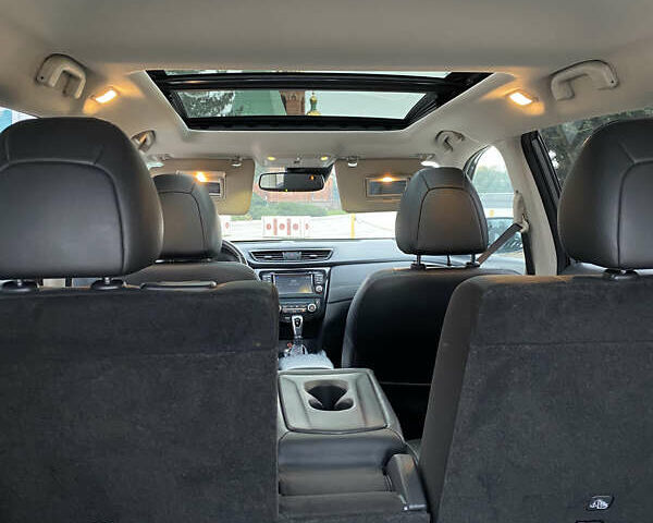 Серый Ниссан Rogue, объемом двигателя 2.49 л и пробегом 222 тыс. км за 15000 $, фото 13 на Automoto.ua