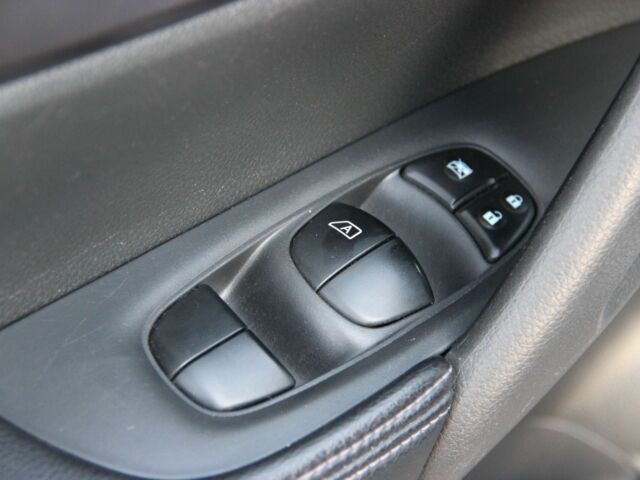 Сірий Ніссан Rogue, об'ємом двигуна 2.5 л та пробігом 105 тис. км за 12500 $, фото 9 на Automoto.ua