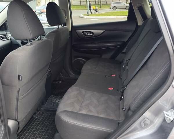 Серый Ниссан Rogue, объемом двигателя 2.49 л и пробегом 78 тыс. км за 13400 $, фото 7 на Automoto.ua