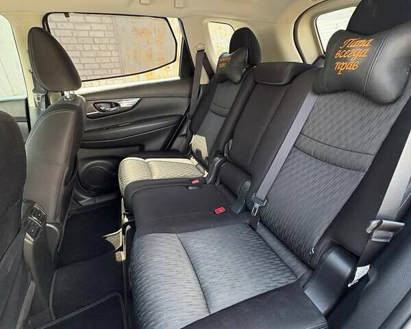 Сірий Ніссан Rogue, об'ємом двигуна 2.5 л та пробігом 120 тис. км за 16800 $, фото 4 на Automoto.ua