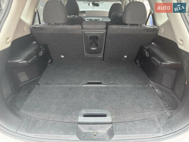 Серый Ниссан Rogue, объемом двигателя 2.49 л и пробегом 149 тыс. км за 11900 $, фото 15 на Automoto.ua