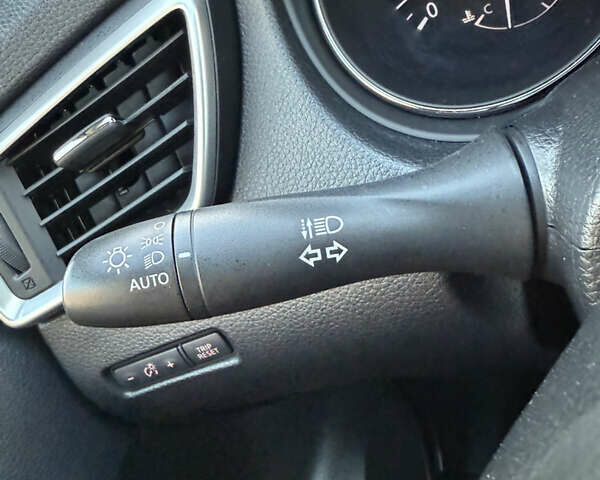 Серый Ниссан Rogue, объемом двигателя 2.49 л и пробегом 83 тыс. км за 12500 $, фото 49 на Automoto.ua