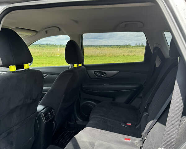 Серый Ниссан Rogue, объемом двигателя 2.49 л и пробегом 122 тыс. км за 14000 $, фото 17 на Automoto.ua