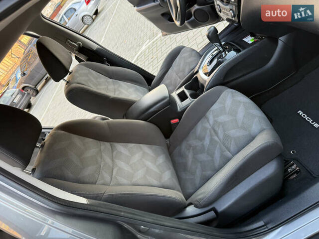 Серый Ниссан Rogue, объемом двигателя 2.49 л и пробегом 83 тыс. км за 12500 $, фото 43 на Automoto.ua