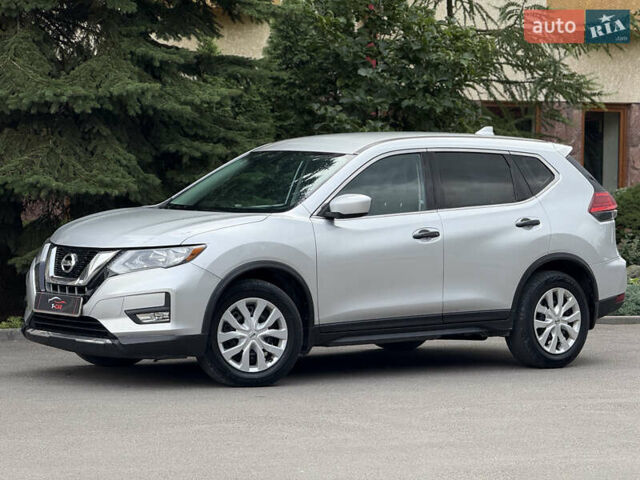 Серый Ниссан Rogue, объемом двигателя 2.5 л и пробегом 162 тыс. км за 12900 $, фото 3 на Automoto.ua