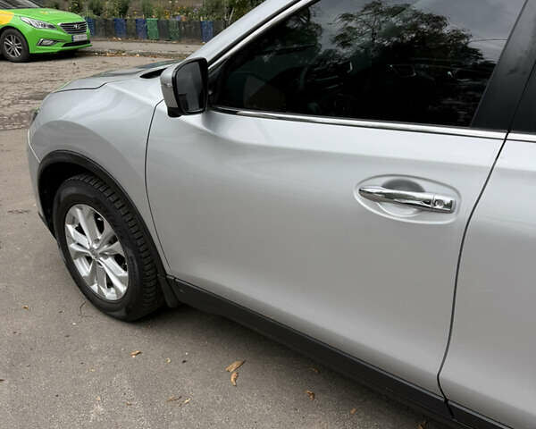 Серый Ниссан Rogue, объемом двигателя 2.49 л и пробегом 172 тыс. км за 13500 $, фото 5 на Automoto.ua