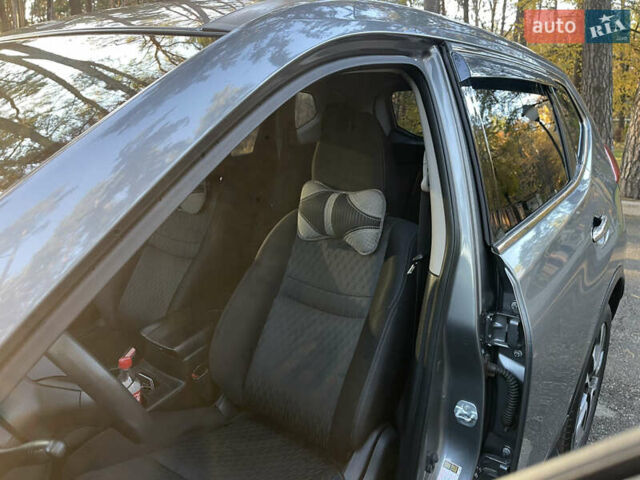 Серый Ниссан Rogue, объемом двигателя 2.5 л и пробегом 112 тыс. км за 13400 $, фото 9 на Automoto.ua