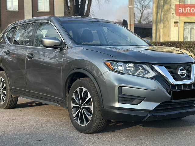 Серый Ниссан Rogue, объемом двигателя 2.49 л и пробегом 206 тыс. км за 12999 $, фото 6 на Automoto.ua