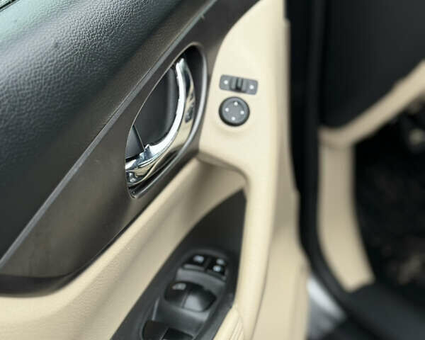 Сірий Ніссан Rogue, об'ємом двигуна 2.49 л та пробігом 138 тис. км за 11999 $, фото 24 на Automoto.ua