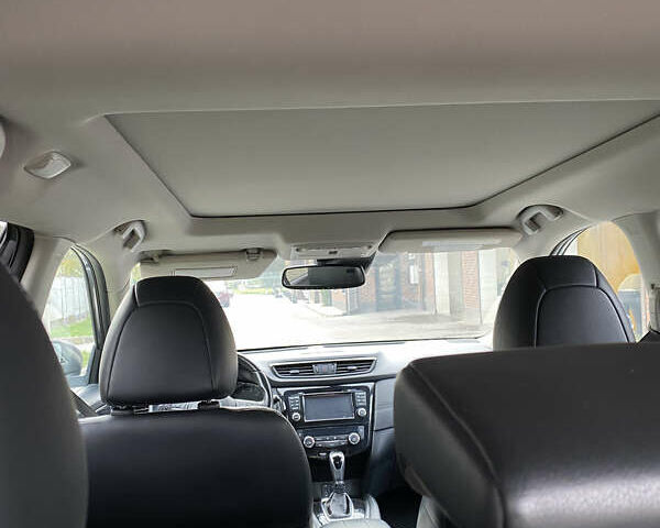 Серый Ниссан Rogue, объемом двигателя 2.49 л и пробегом 222 тыс. км за 15000 $, фото 6 на Automoto.ua