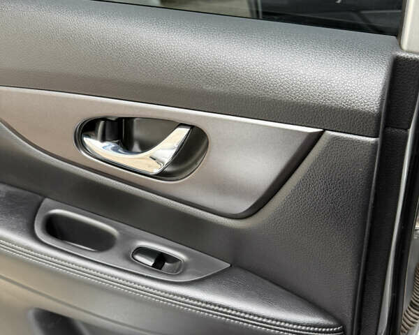 Серый Ниссан Rogue, объемом двигателя 2.49 л и пробегом 172 тыс. км за 13500 $, фото 11 на Automoto.ua