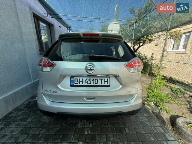 Серый Ниссан Rogue, объемом двигателя 2.49 л и пробегом 149 тыс. км за 11900 $, фото 4 на Automoto.ua