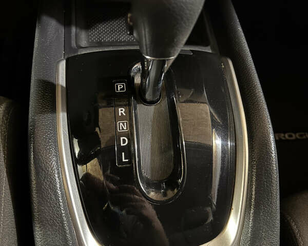 Серый Ниссан Rogue, объемом двигателя 2.49 л и пробегом 149 тыс. км за 11900 $, фото 13 на Automoto.ua