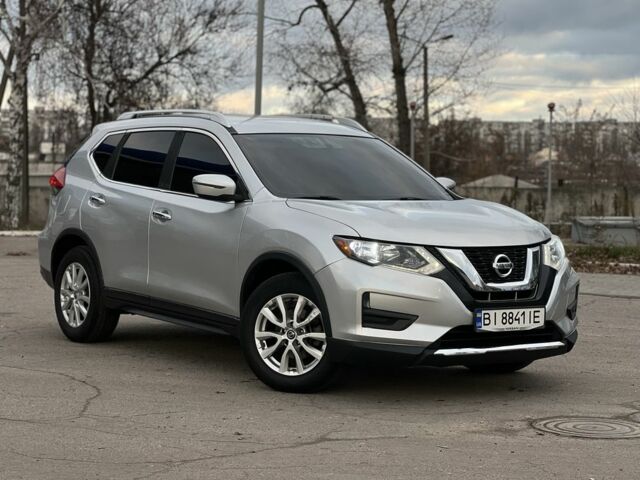 Серый Ниссан Rogue, объемом двигателя 2.5 л и пробегом 150 тыс. км за 13999 $, фото 2 на Automoto.ua