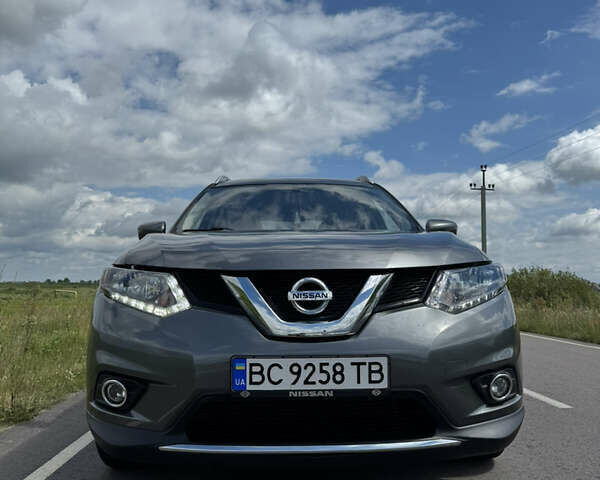 Серый Ниссан Rogue, объемом двигателя 2.49 л и пробегом 122 тыс. км за 14000 $, фото 2 на Automoto.ua