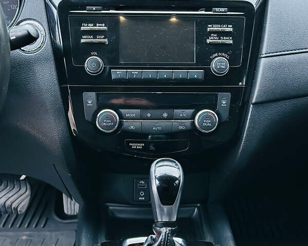 Серый Ниссан Rogue, объемом двигателя 2.49 л и пробегом 190 тыс. км за 12200 $, фото 11 на Automoto.ua