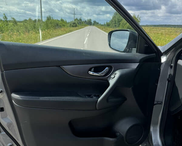 Серый Ниссан Rogue, объемом двигателя 2.49 л и пробегом 122 тыс. км за 14000 $, фото 16 на Automoto.ua