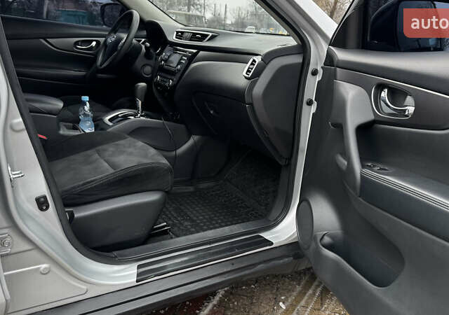 Серый Ниссан Rogue, объемом двигателя 2.5 л и пробегом 134 тыс. км за 12500 $, фото 11 на Automoto.ua