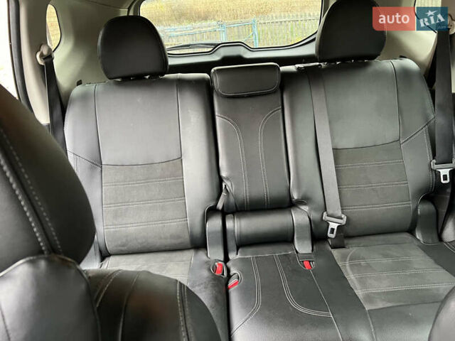 Серый Ниссан Rogue, объемом двигателя 2.49 л и пробегом 170 тыс. км за 16000 $, фото 8 на Automoto.ua